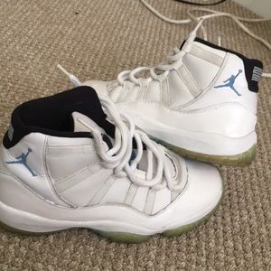 Jordan 11 Legend Blue Size 8 Mens